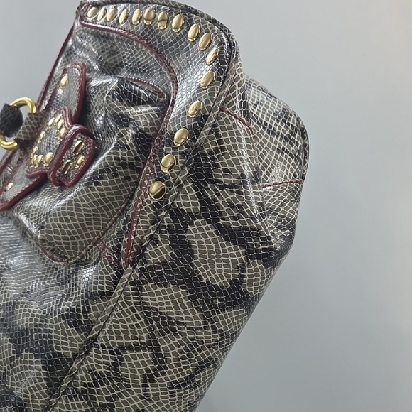 Elegant Snakeskin Patterned Handbag - Picture 13 of 16